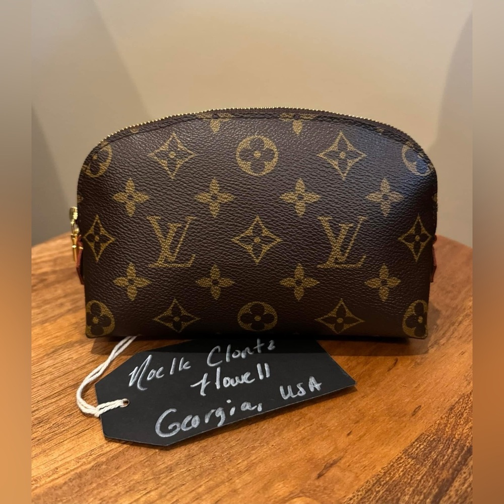 💯 Authentic Louis Vuitton Cosmetic PM